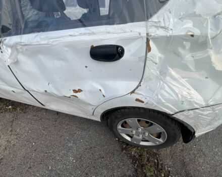 Белый Шевроле Авео, объемом двигателя 1.5 л и пробегом 35 тыс. км за 1600 $, фото 4 на Automoto.ua