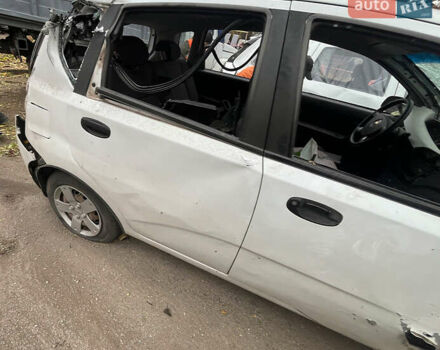 Белый Шевроле Авео, объемом двигателя 1.5 л и пробегом 35 тыс. км за 1600 $, фото 4 на Automoto.ua