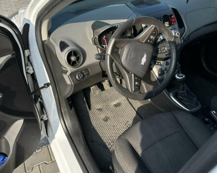 Белый Шевроле Авео, объемом двигателя 1.3 л и пробегом 270 тыс. км за 4900 $, фото 12 на Automoto.ua