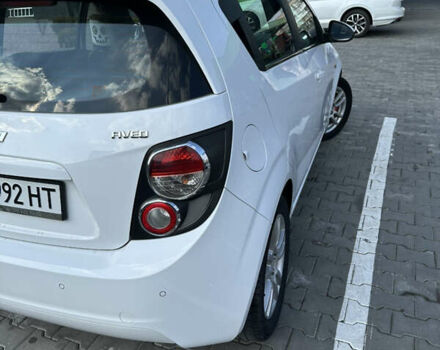 Белый Шевроле Авео, объемом двигателя 1.3 л и пробегом 270 тыс. км за 4900 $, фото 4 на Automoto.ua