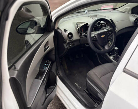 Шевроле Авео 2012 в Киеве на Automoto.ua Белый Шевроле Авео, объемом двигателя 1.25 л и пробегом 326 тыс. км за 4300 $, фото 7 на Automoto.ua