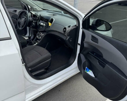 Білий Шевроле Авео, об'ємом двигуна 1.25 л та пробігом 325 тис. км за 4299 $, фото 5 на Automoto.ua
