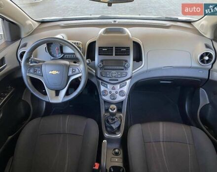 Белый Шевроле Авео, объемом двигателя 1.23 л и пробегом 187 тыс. км за 5800 $, фото 16 на Automoto.ua