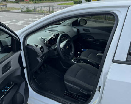 Білий Шевроле Авео, об'ємом двигуна 1.25 л та пробігом 325 тис. км за 4299 $, фото 4 на Automoto.ua