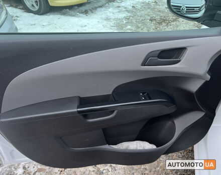 Белый Шевроле Авео, объемом двигателя 1.2 л и пробегом 139 тыс. км за 5700 $, фото 5 на Automoto.ua