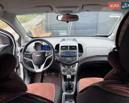 Шевроле Авео 2013 в Киеве на Automoto.ua Белый Шевроле Авео, объемом двигателя 1.25 л и пробегом 349 тыс. км за 5500 $, фото 11 на Automoto.ua