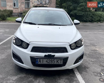 Шевроле Авео 2013 в Киеве на Automoto.ua Белый Шевроле Авео, объемом двигателя 1.25 л и пробегом 349 тыс. км за 5500 $, фото 1 на Automoto.ua