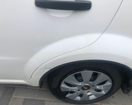Белый Шевроле Авео, объемом двигателя 1.5 л и пробегом 225 тыс. км за 3200 $, фото 4 на Automoto.ua