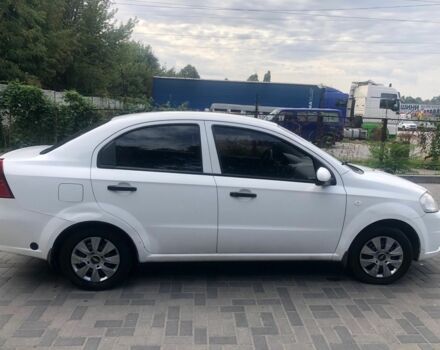 Белый Шевроле Авео, объемом двигателя 1.5 л и пробегом 225 тыс. км за 3200 $, фото 1 на Automoto.ua