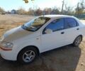Белый Шевроле Авео, объемом двигателя 1.5 л и пробегом 210 тыс. км за 2400 $, фото 1 на Automoto.ua