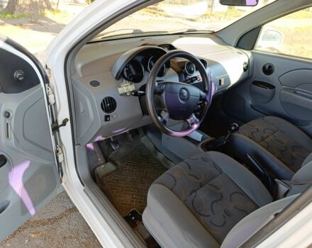 Белый Шевроле Авео, объемом двигателя 1.5 л и пробегом 210 тыс. км за 2400 $, фото 3 на Automoto.ua