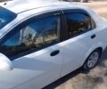 Белый Шевроле Авео, объемом двигателя 1.5 л и пробегом 295 тыс. км за 3500 $, фото 1 на Automoto.ua