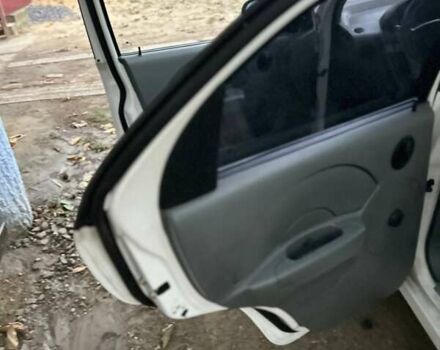 Белый Шевроле Авео, объемом двигателя 1.5 л и пробегом 211 тыс. км за 2300 $, фото 11 на Automoto.ua