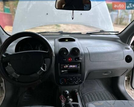 Белый Шевроле Авео, объемом двигателя 1.5 л и пробегом 211 тыс. км за 2300 $, фото 2 на Automoto.ua