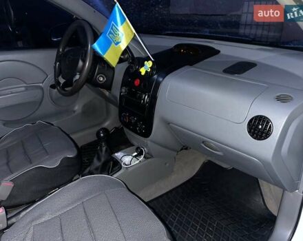 Белый Шевроле Авео, объемом двигателя 1.5 л и пробегом 250 тыс. км за 3400 $, фото 2 на Automoto.ua