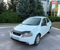 Белый Шевроле Авео, объемом двигателя 1.5 л и пробегом 300 тыс. км за 1300 $, фото 1 на Automoto.ua