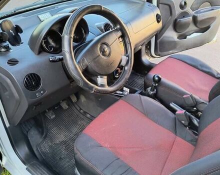 Белый Шевроле Авео, объемом двигателя 1.5 л и пробегом 203 тыс. км за 3500 $, фото 7 на Automoto.ua