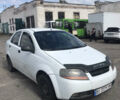 Белый Шевроле Авео, объемом двигателя 1.5 л и пробегом 300 тыс. км за 1500 $, фото 1 на Automoto.ua