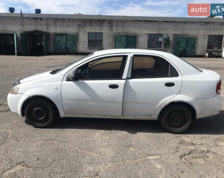 Белый Шевроле Авео, объемом двигателя 1.5 л и пробегом 300 тыс. км за 1500 $, фото 3 на Automoto.ua