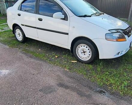 Белый Шевроле Авео, объемом двигателя 1.5 л и пробегом 203 тыс. км за 3500 $, фото 1 на Automoto.ua