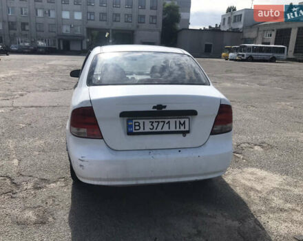 Белый Шевроле Авео, объемом двигателя 1.5 л и пробегом 300 тыс. км за 1500 $, фото 2 на Automoto.ua