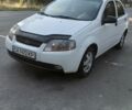 Белый Шевроле Авео, объемом двигателя 1.5 л и пробегом 300 тыс. км за 1610 $, фото 1 на Automoto.ua