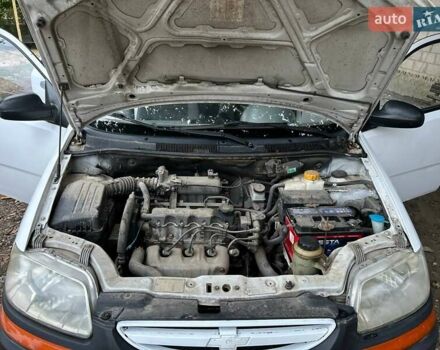 Белый Шевроле Авео, объемом двигателя 1.5 л и пробегом 211 тыс. км за 2300 $, фото 7 на Automoto.ua