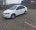 Белый Шевроле Авео, объемом двигателя 1.5 л и пробегом 250 тыс. км за 1650 $, фото 1 на Automoto.ua