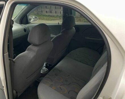 Белый Шевроле Авео, объемом двигателя 1.5 л и пробегом 148 тыс. км за 2000 $, фото 4 на Automoto.ua