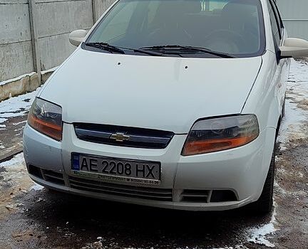 Белый Шевроле Авео, объемом двигателя 1.5 л и пробегом 180 тыс. км за 3300 $, фото 1 на Automoto.ua