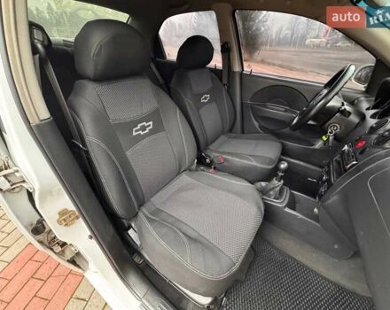 Белый Шевроле Авео, объемом двигателя 1.5 л и пробегом 197 тыс. км за 2200 $, фото 11 на Automoto.ua