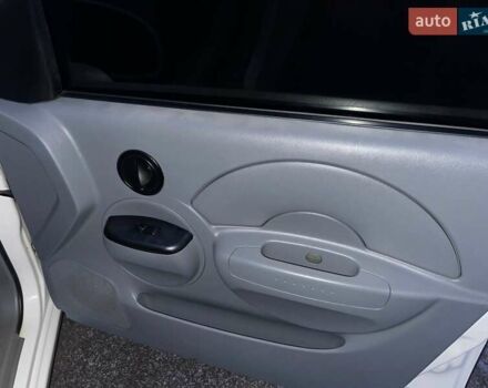 Белый Шевроле Авео, объемом двигателя 1.5 л и пробегом 250 тыс. км за 3400 $, фото 1 на Automoto.ua