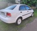 Белый Шевроле Авео, объемом двигателя 1.5 л и пробегом 203 тыс. км за 3500 $, фото 3 на Automoto.ua