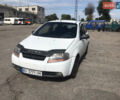 Белый Шевроле Авео, объемом двигателя 1.5 л и пробегом 300 тыс. км за 1500 $, фото 1 на Automoto.ua