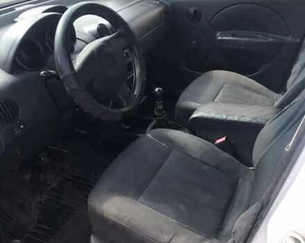 Белый Шевроле Авео, объемом двигателя 1.5 л и пробегом 300 тыс. км за 1500 $, фото 4 на Automoto.ua