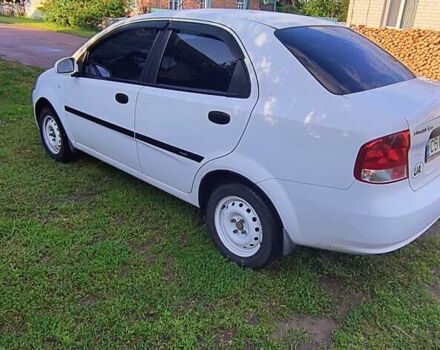 Белый Шевроле Авео, объемом двигателя 1.5 л и пробегом 203 тыс. км за 3500 $, фото 5 на Automoto.ua