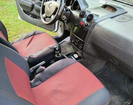 Белый Шевроле Авео, объемом двигателя 1.5 л и пробегом 203 тыс. км за 3500 $, фото 6 на Automoto.ua