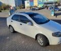 Белый Шевроле Авео, объемом двигателя 1.5 л и пробегом 153 тыс. км за 4150 $, фото 1 на Automoto.ua