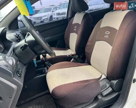 Белый Шевроле Авео, объемом двигателя 1.5 л и пробегом 211 тыс. км за 3640 $, фото 17 на Automoto.ua