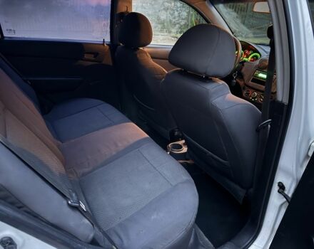 Белый Шевроле Авео, объемом двигателя 1.5 л и пробегом 242 тыс. км за 2650 $, фото 19 на Automoto.ua