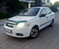 Белый Шевроле Авео, объемом двигателя 1.5 л и пробегом 299 тыс. км за 3700 $, фото 1 на Automoto.ua