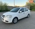 Белый Шевроле Авео, объемом двигателя 1.5 л и пробегом 264 тыс. км за 3900 $, фото 1 на Automoto.ua