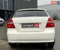 Белый Шевроле Авео, объемом двигателя 1.5 л и пробегом 211 тыс. км за 3640 $, фото 6 на Automoto.ua