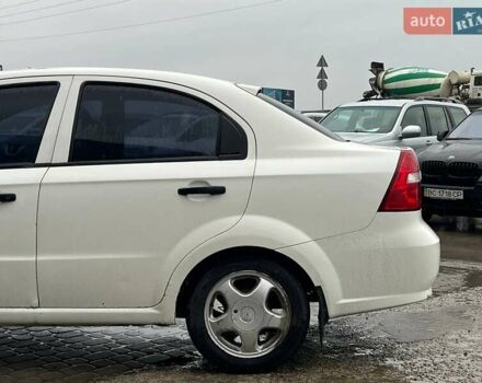 Белый Шевроле Авео, объемом двигателя 1.5 л и пробегом 211 тыс. км за 3640 $, фото 4 на Automoto.ua