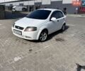 Белый Шевроле Авео, объемом двигателя 1.5 л и пробегом 340 тыс. км за 2000 $, фото 1 на Automoto.ua