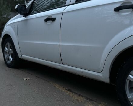 Белый Шевроле Авео, объемом двигателя 1.5 л и пробегом 242 тыс. км за 2650 $, фото 4 на Automoto.ua