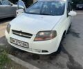 Белый Шевроле Авео, объемом двигателя 1.5 л и пробегом 214 тыс. км за 2209 $, фото 1 на Automoto.ua