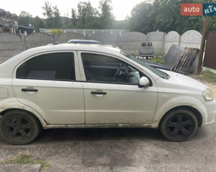 Белый Шевроле Авео, объемом двигателя 1.5 л и пробегом 242 тыс. км за 1500 $, фото 1 на Automoto.ua