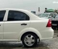 Белый Шевроле Авео, объемом двигателя 1.5 л и пробегом 211 тыс. км за 3640 $, фото 4 на Automoto.ua