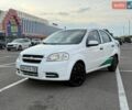 Белый Шевроле Авео, объемом двигателя 1.5 л и пробегом 393 тыс. км за 2290 $, фото 1 на Automoto.ua